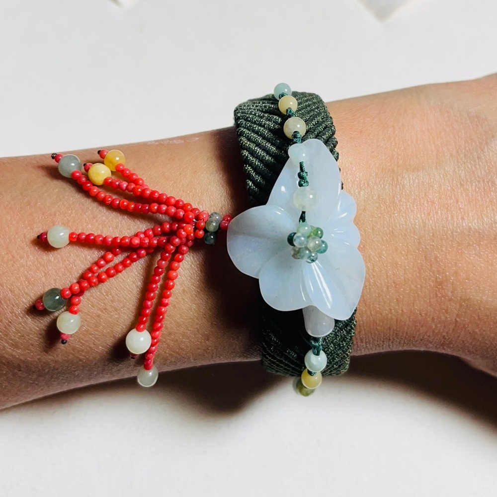 Hand made jade flower bracelet